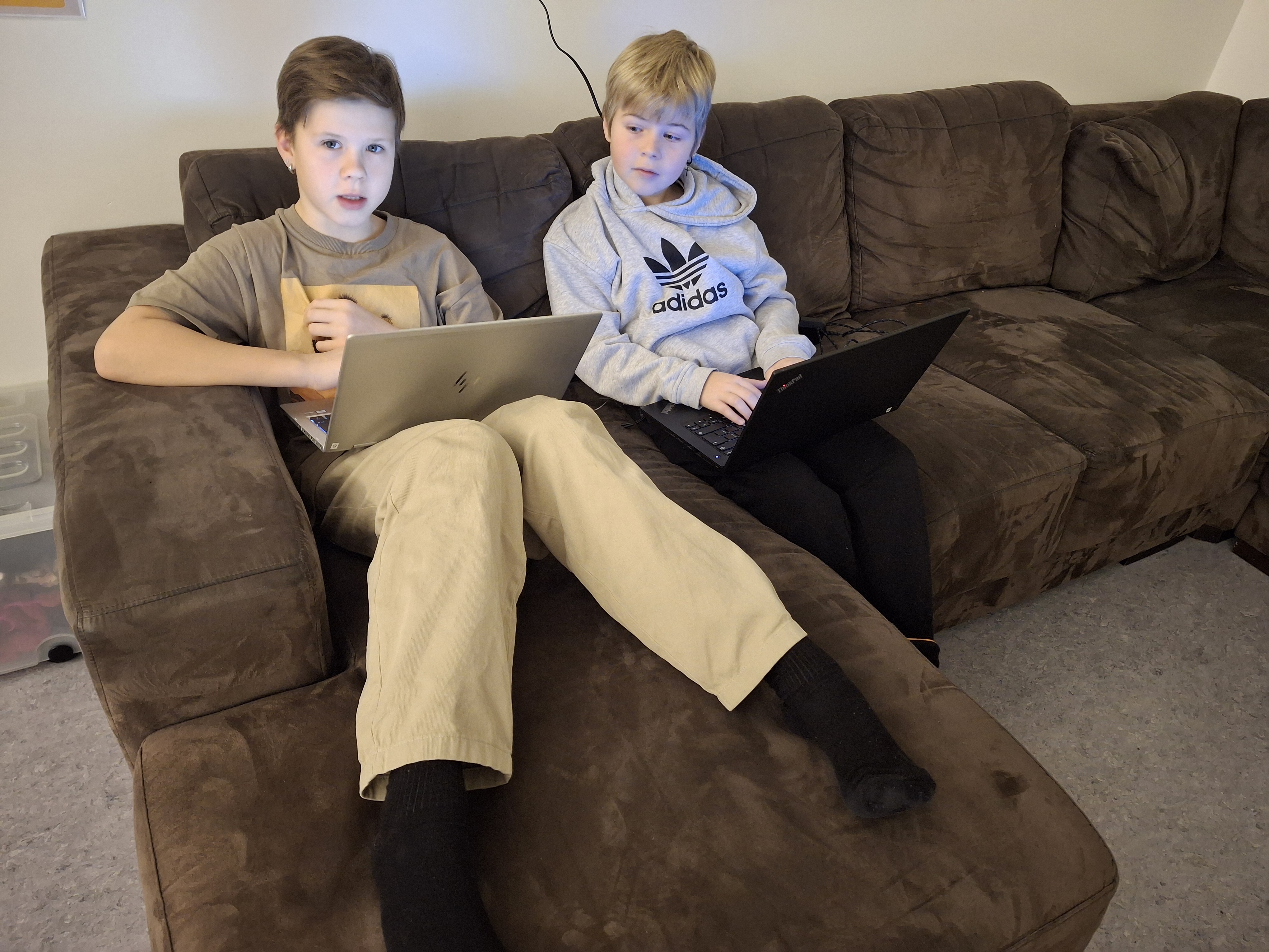 Grétar Rafn Leví Gíslason og Alfreð Vilhelm Björke Helgason vinna að verkum sínum