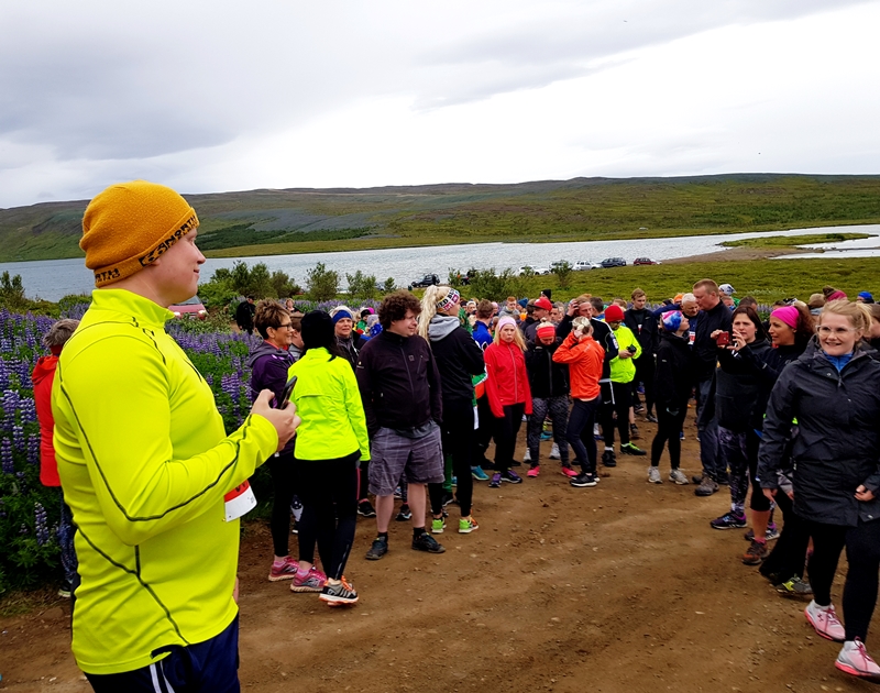 Fjöldi manns var saman kominn við Botnsvatn til að taka þátt í Sólstöðuhlaupi Völsungs. Mynd/epe