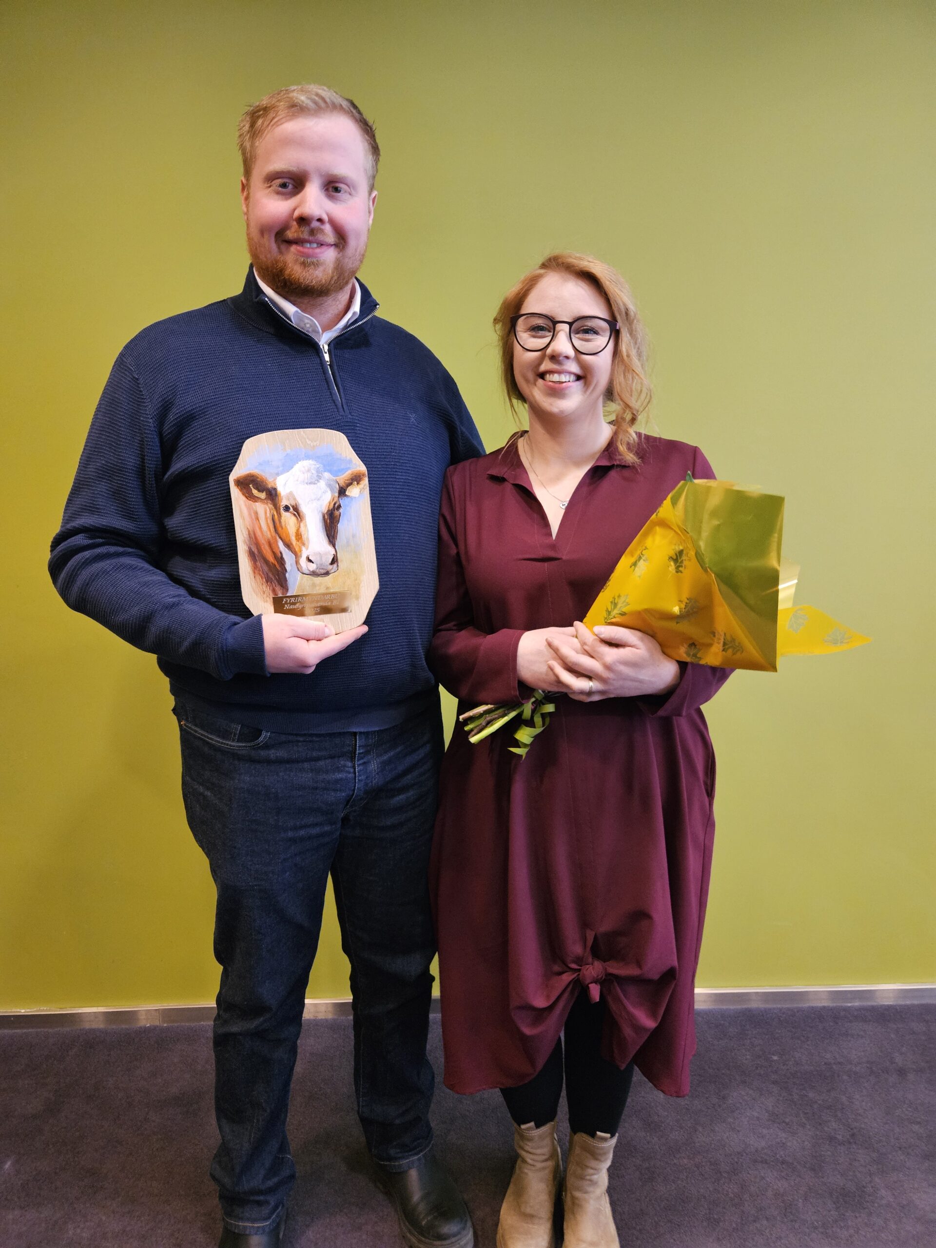 Haukur ásamt Ingiríði eiginkonu sinni þegar þau tóku við verðlaunum fyrir Fyrirmyndarbú nautgripabænda. Mynd/bóndi.is.