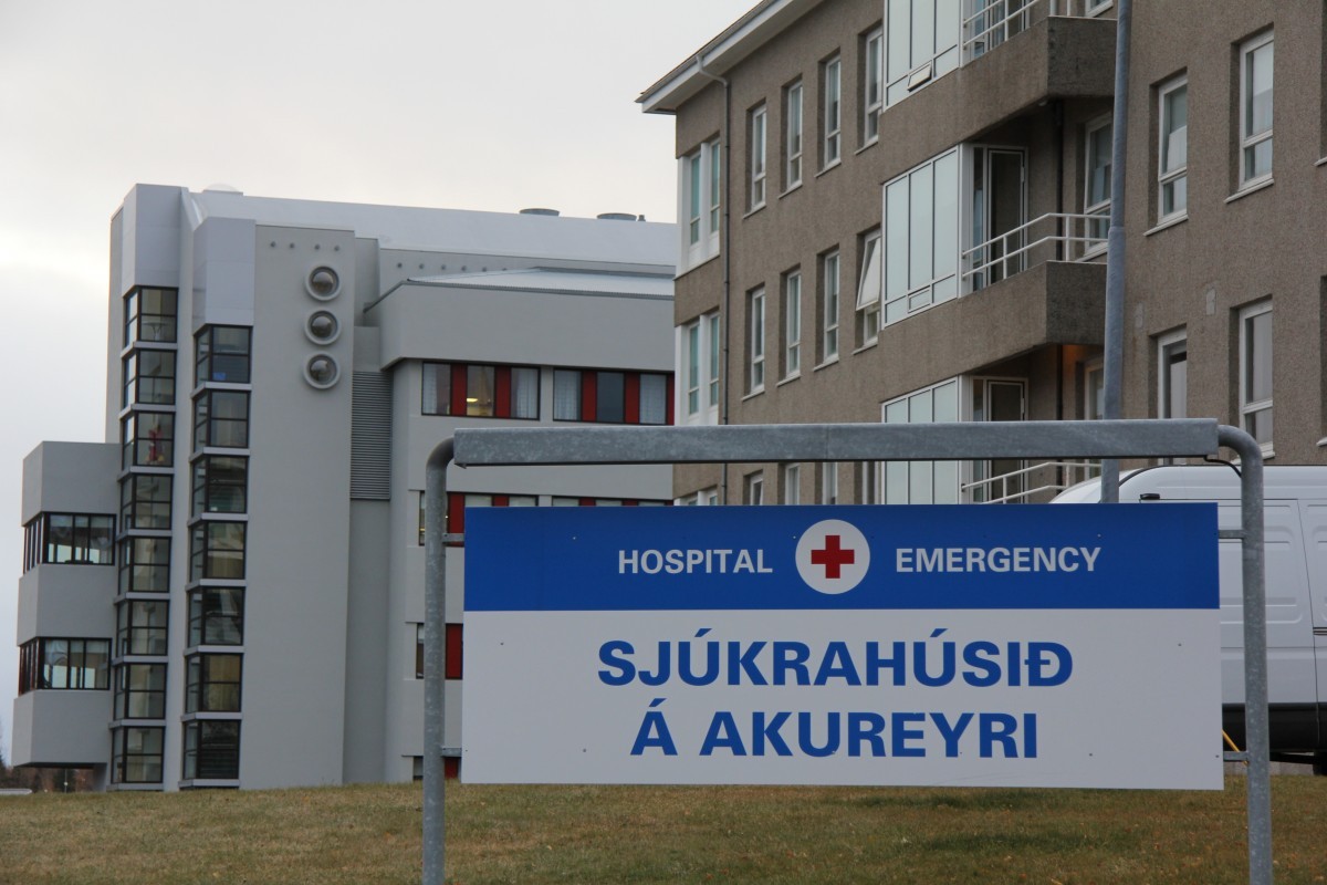 Heilbrigðisráðherra ávarpaði ársfund SAk. Á ársfundinum voru einnig veitt hvatningarverðlaun Sjúkrah…