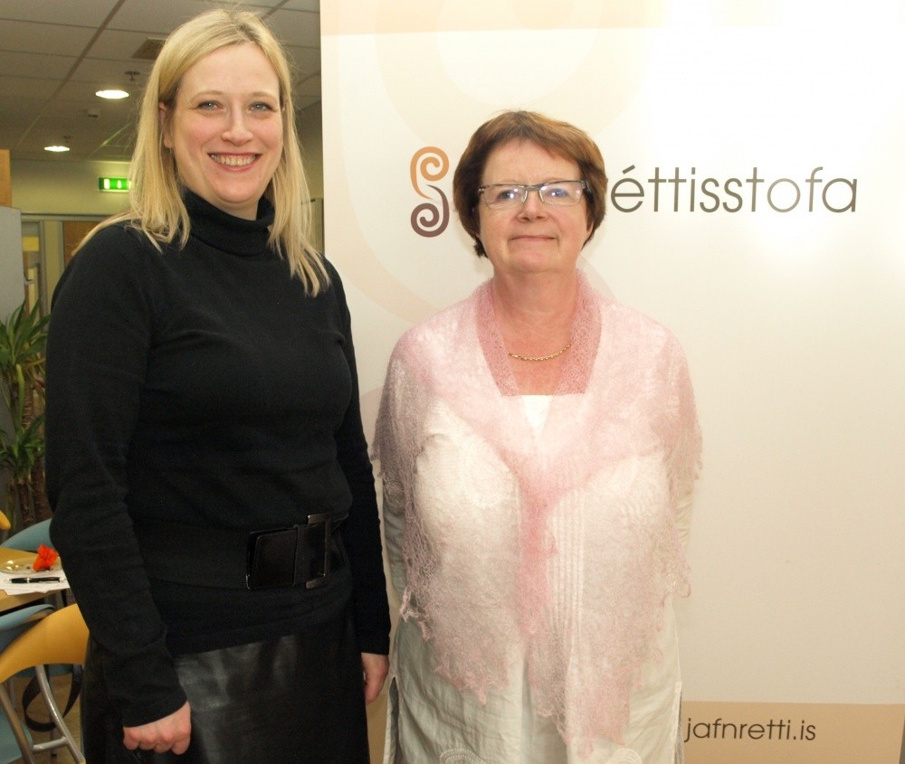Eygló Harðardóttir og Kristín Ástgeirsdóttir framkvæmdastýra Jafnréttisstofu. Myndin tengist fréttin…