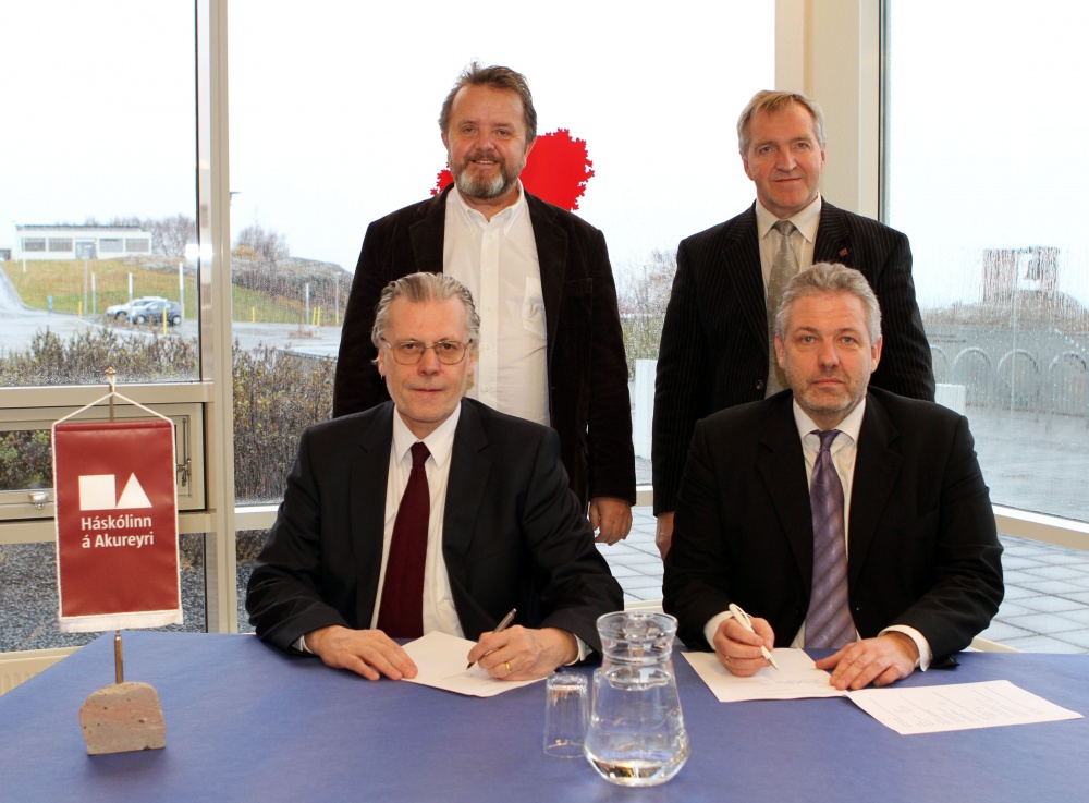 Frá undirritun, Ögmundur Jónasson, Grétar Þór Eyþórsson, Þorleifur Gunnlaugsson og Stefán B. Sigurðs…