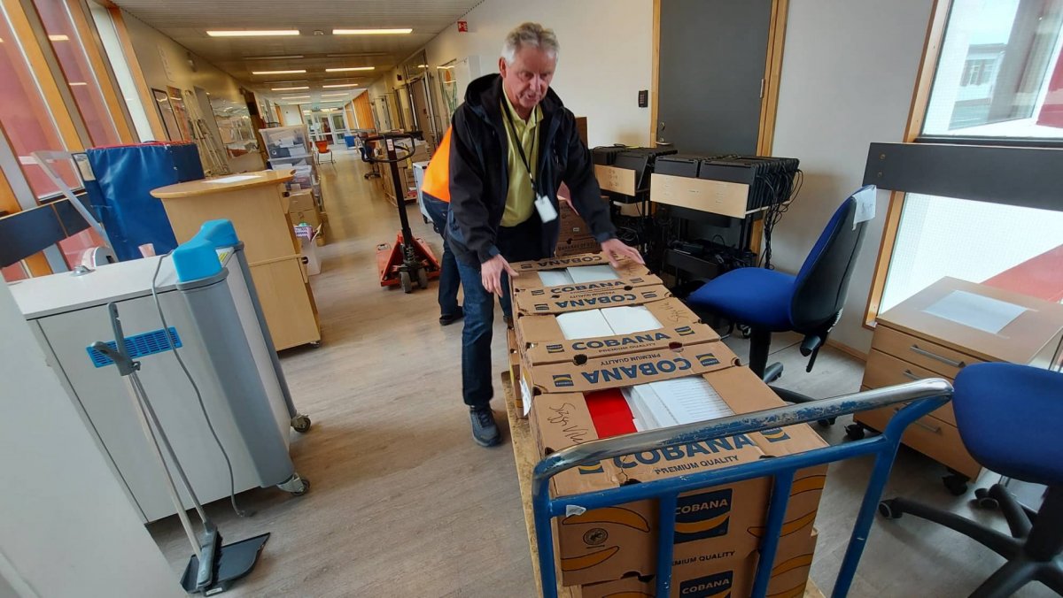 Á meðan á framkvæmdum við gagngerar endurbætur, viðbyggingu og lóðaframkvæmdir við A álmu Glerárskól…