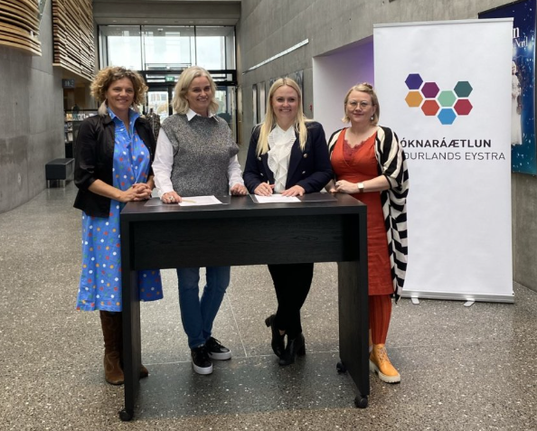 María Pálsdóttir verkefnastjóri Fiðrings, Lára Halldóra Eiríksdóttir formaður stjórnar SSNE, Eva Hru…
