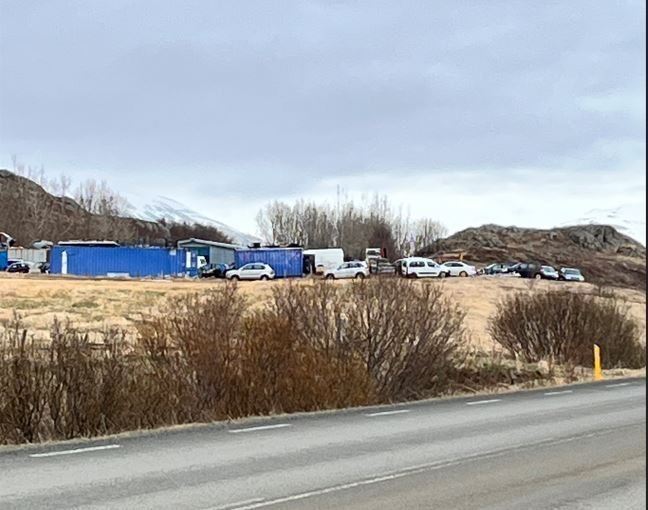 Umgengni á og við Hamragerði 15 á Akureyri, umgengni við Setberg á Svalbarðsströnd og númerslausir b…