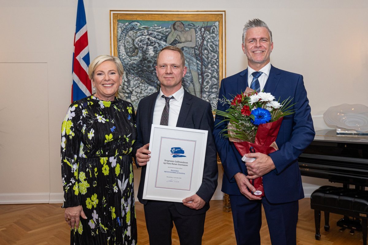 Frú Halla Tómasdóttir forseti Íslands ásamt Bergmanni Guðmundssyni og Hans Rúnari Snorrasyni á Bessa…