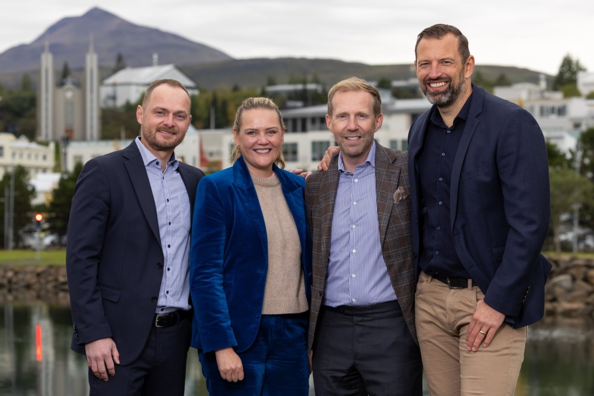 Ingi Steinar Ellertsson svæðisstjóri einstaklinga á Norður- og Austurlandi, Helga Sigurrós Valgeirsd…