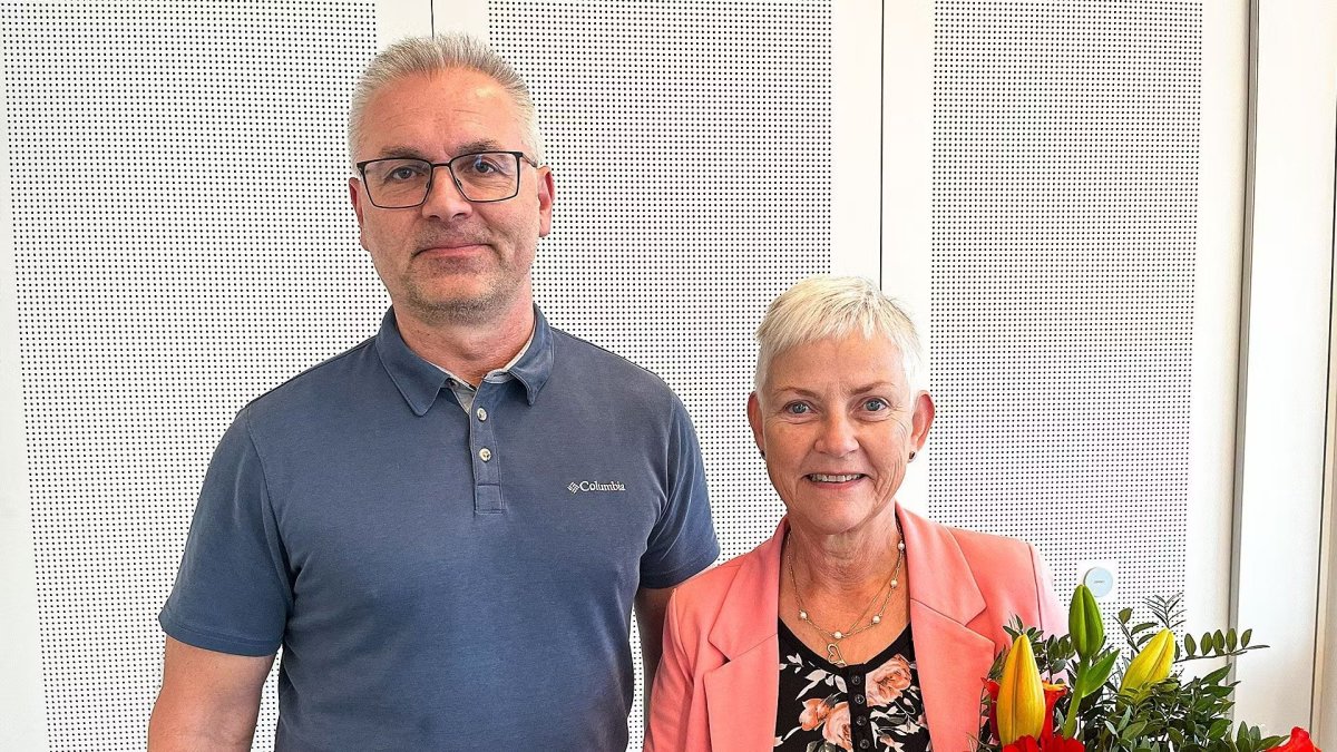 Hjalti Már Bjarnason, svæðisstjóri EFLU á Norðurlandi og Dómhildur Antonsdóttir frá Leikfélagi Húsav…