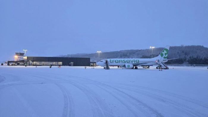 Fyrsta flugvél vetrarins á vegum hollensku ferðaskrifstofunnar Voigt Travel á Akureyrarflugvelli …