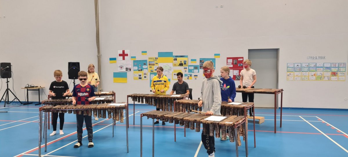 Nemendur og starfsfólk Grenivíkurskóla stóðu fyrir sérstökum Úkraínudegi rétt fyrir skólalok sem þót…