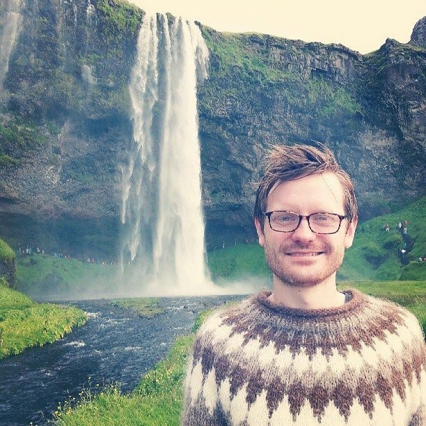 Vísindamanneskjan í ágúst er Adam Fishwick, rannsóknarstjóri við Miðstöð doktorsnáms og stjórnsýslu …