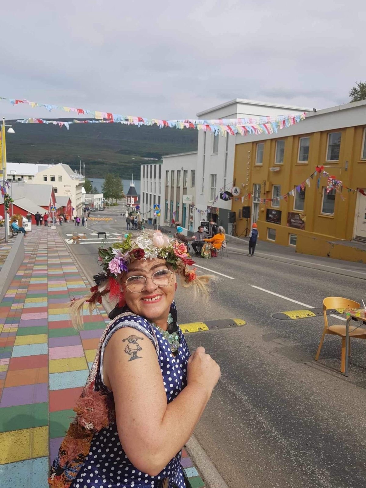 Jonna mun í sumar setja upp 8 nýjar skreytingar á rusladalla bæjarins, 6 á Akureyri og eitt á hvorri…