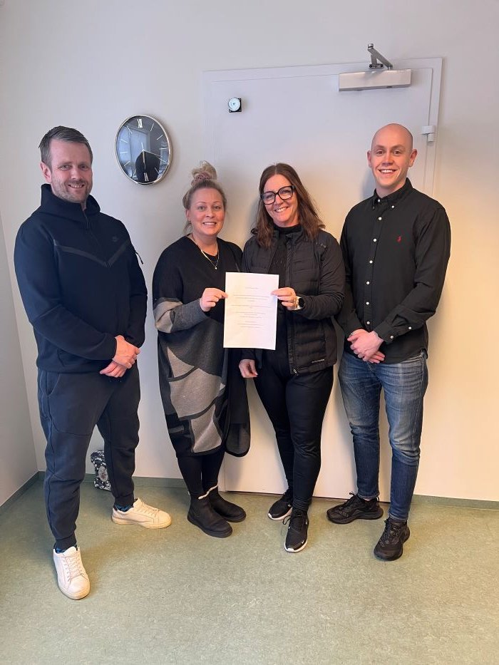 Frá afhendingu styrksins, frá vinstri Aðalsteinn Tryggvasson, Björg Jónína Gunnarsdóttir, Olga Ásrún…