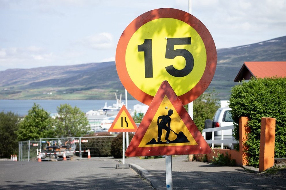 Nú standa yfir viðamiklar framkvæmdir í Löngumýri. Verið er að vinna í öllum fjórum veitunum – rafve…