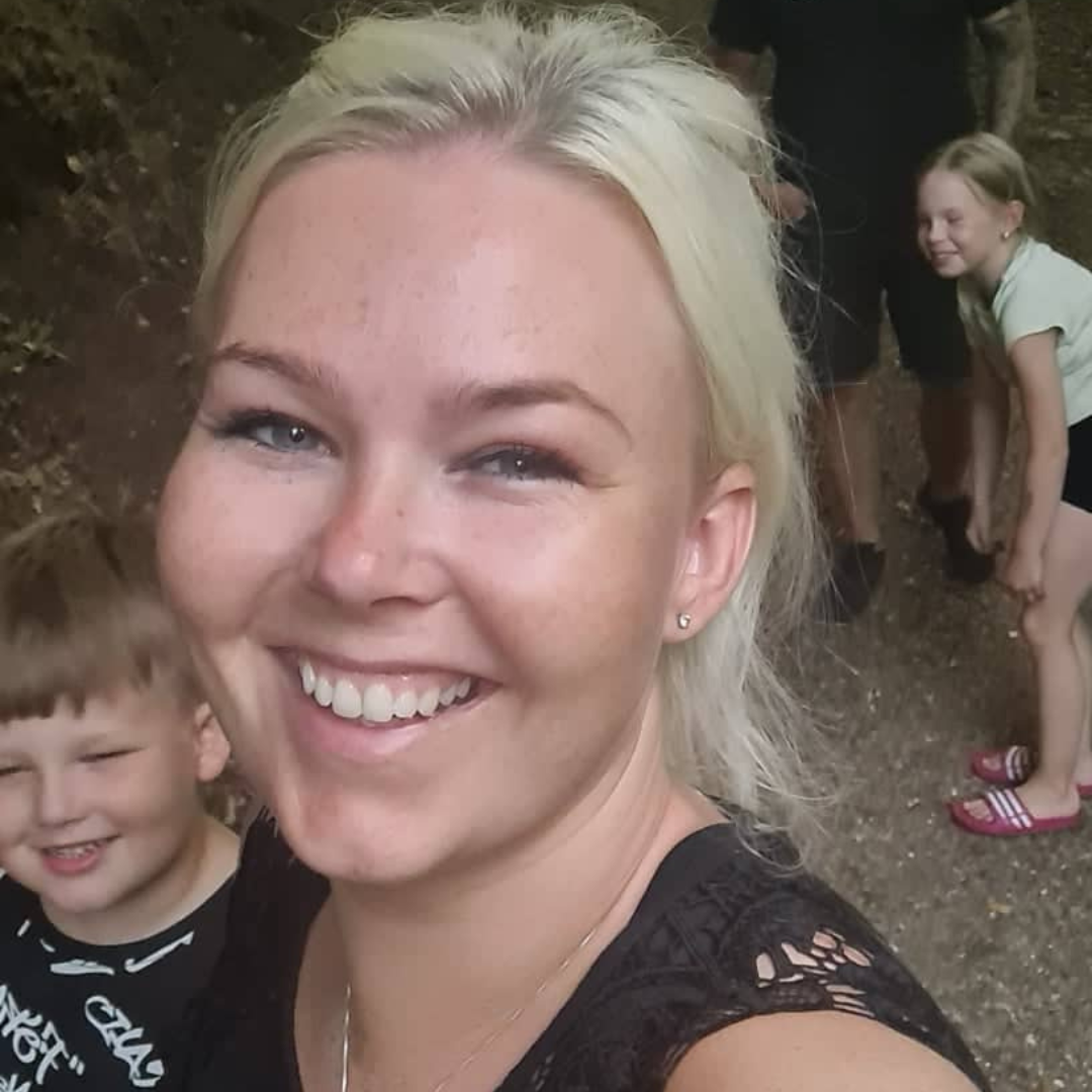 Sigurlína Káradóttir, alltaf kölluð Sirrý, er á 3. ári í viðskiptafræði við Háskólann á Akureyri. Hú…