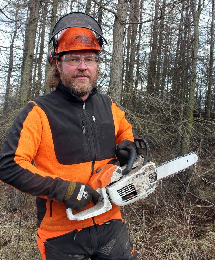 Jón Heiðar Rúnarsson eigandi Skógarmanna sem hefur sérhæft sig í að fella tré við erfiðar og flóknar…