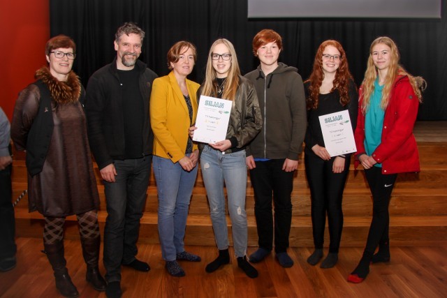 Frá vinstri Herdís Anna Friðfinnsdóttir, Barnabókasetri, Skúli Gautason fulltrúi dómnefndar, Brynhil…