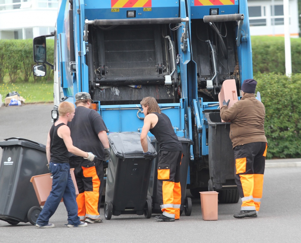 Þegar nýtt sorphirðukerfi var tekið upp á Akureyri, var um 7.000 flokkunartunnum komið fyrir við hv…