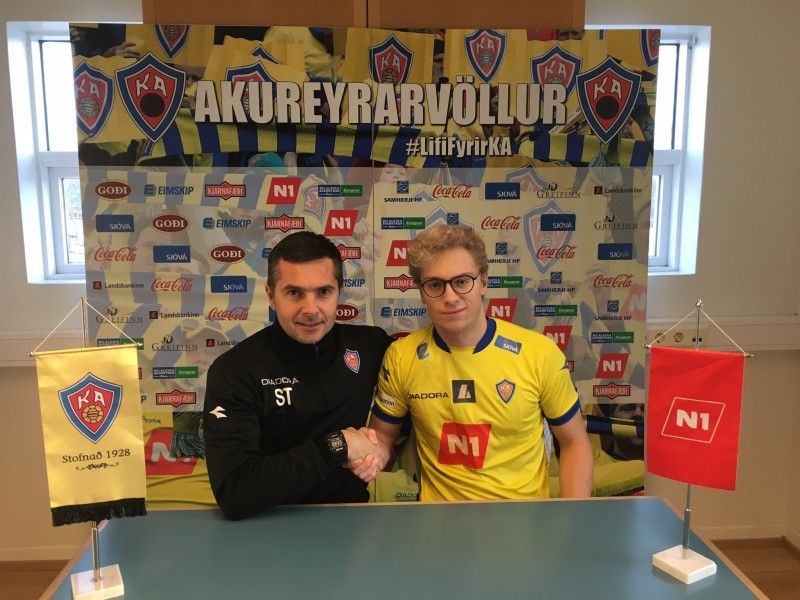 Srdjan Tufegdzic, eða Tufa þjálfari meistaraflokks KA í fótbolta ásamt Tómasi Veigari Eiríkssyni við…